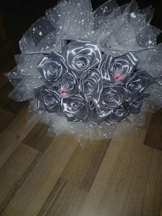 Букет от сатенени рози с безплатна доставка