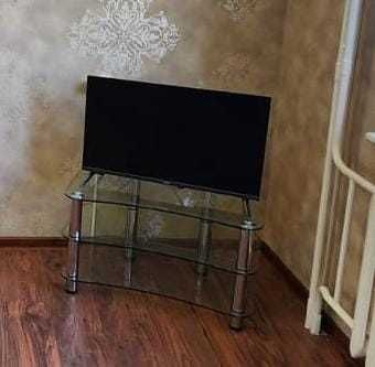 Смарт ТВ телевизор 32 дюймов в отличном состоянии с подставкой