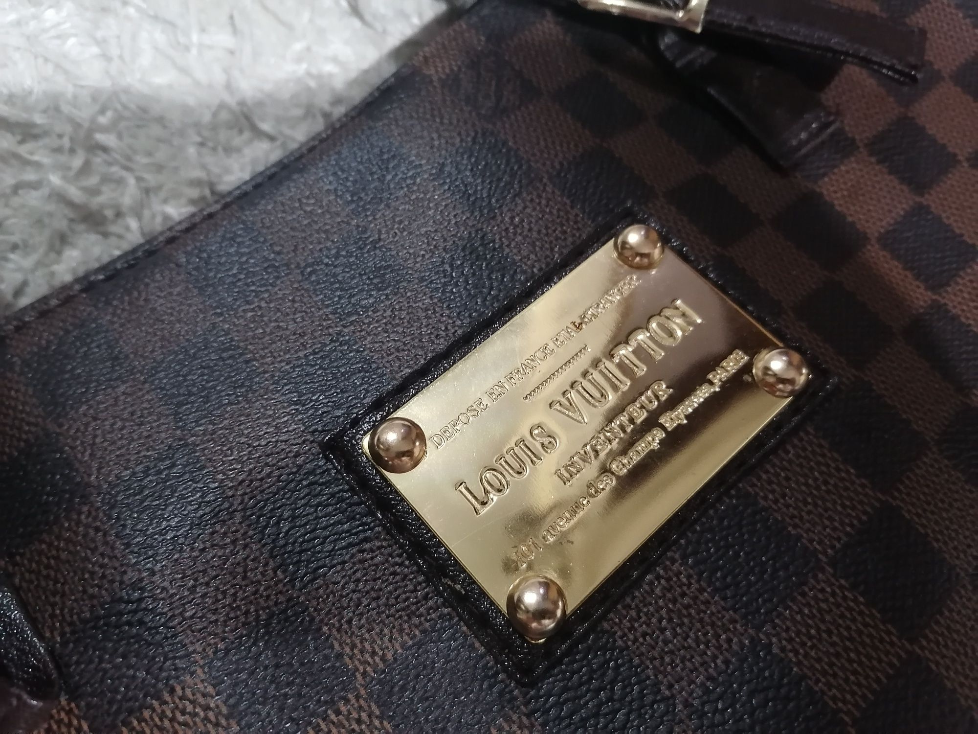 Genti dama Louis Vuitton maro, mare