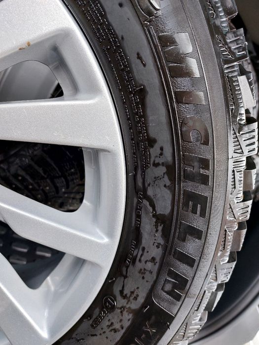 Продам зимние шипованные шыни идеальном состояния