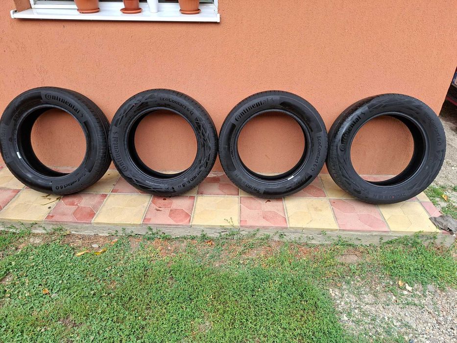 Vind 4 anvelope vara CONTINENTAL 215/60/18 NOI = 630 BUC