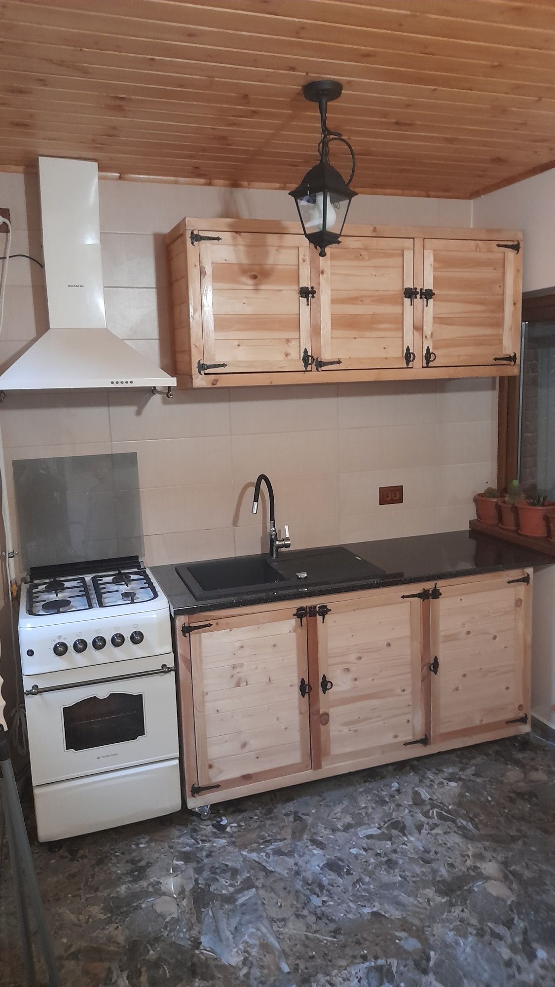 Mobilier rustic pentru bucătărie sau terasa din lemn masiv