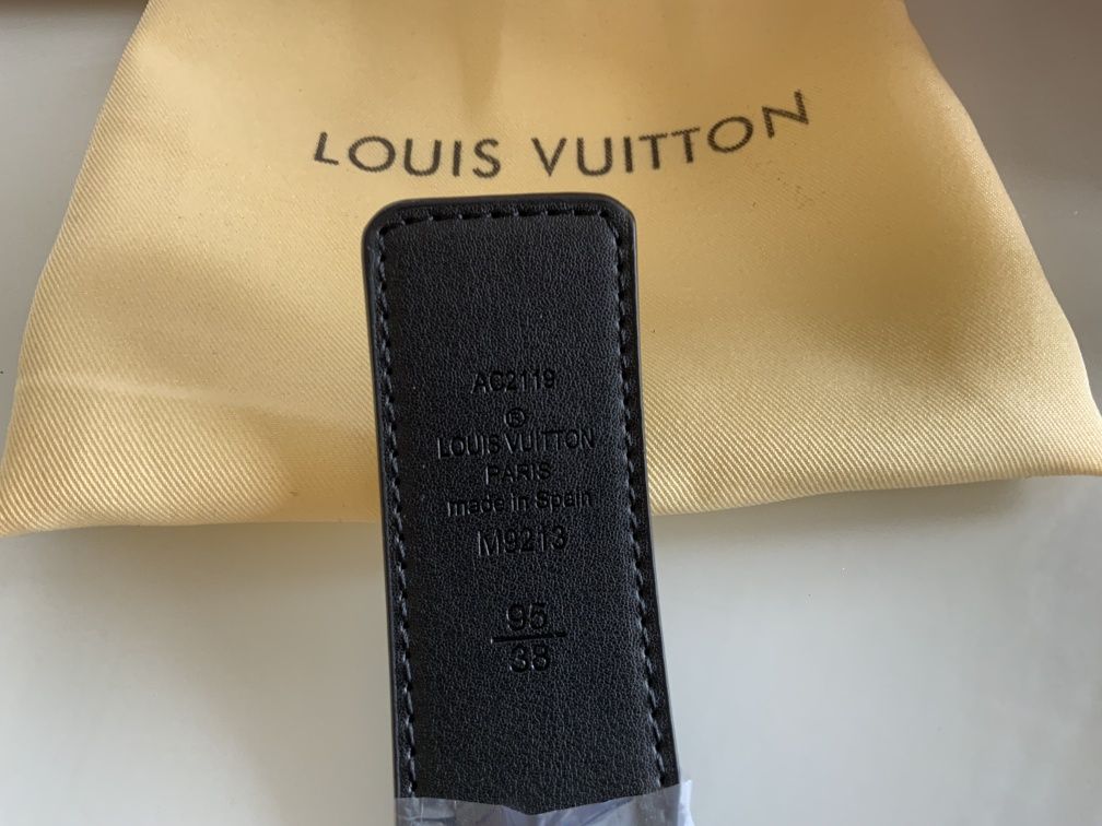 Louis Vuitton колан ( gold logo & black model )