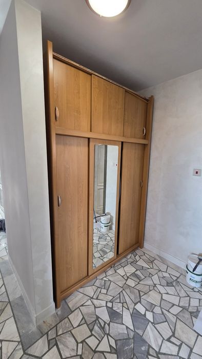 Гардероб трикрилен, плъзгащи врати СПЕШНО