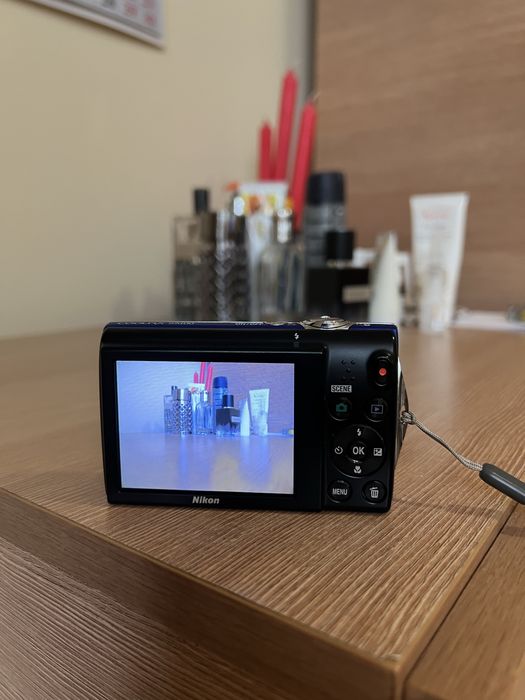 Фотоапарат Nikon 12,2Mp (+подаръци)