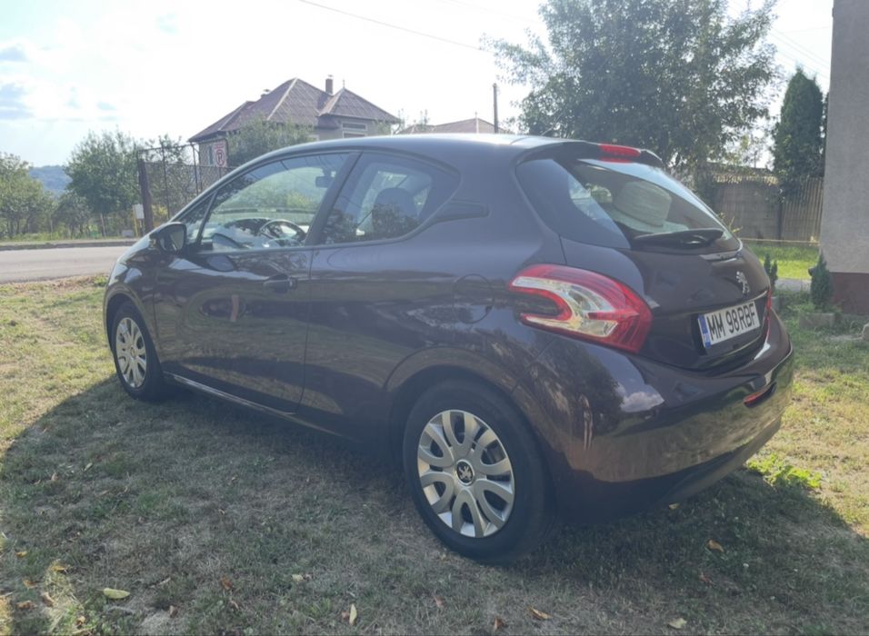 Vând PEUGEOT 208 57.000 km 1.0 benzina euro 5