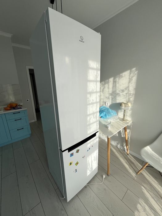 Холодильник indesit