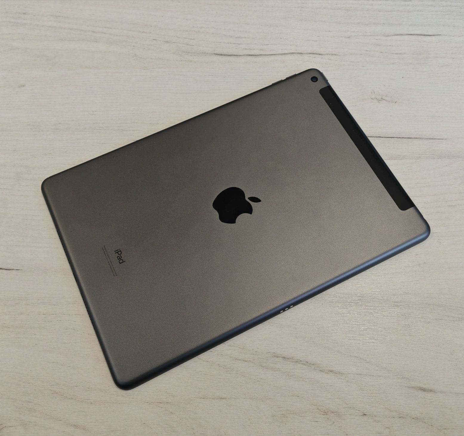 Отличен iPad 8 128 GB WiFi+Cellular