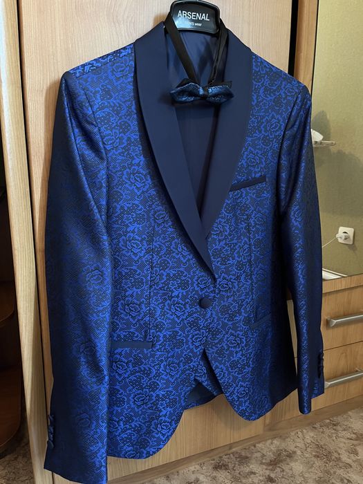 Продаю костюм тройка