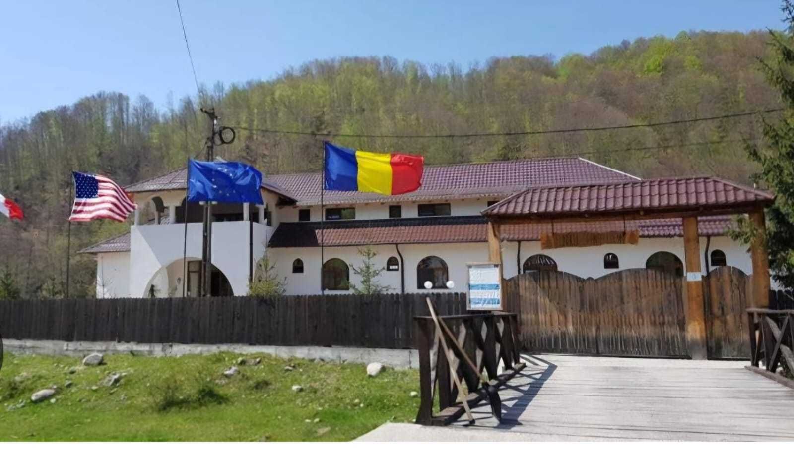 Pensiune/conac zona Brătia, Arges