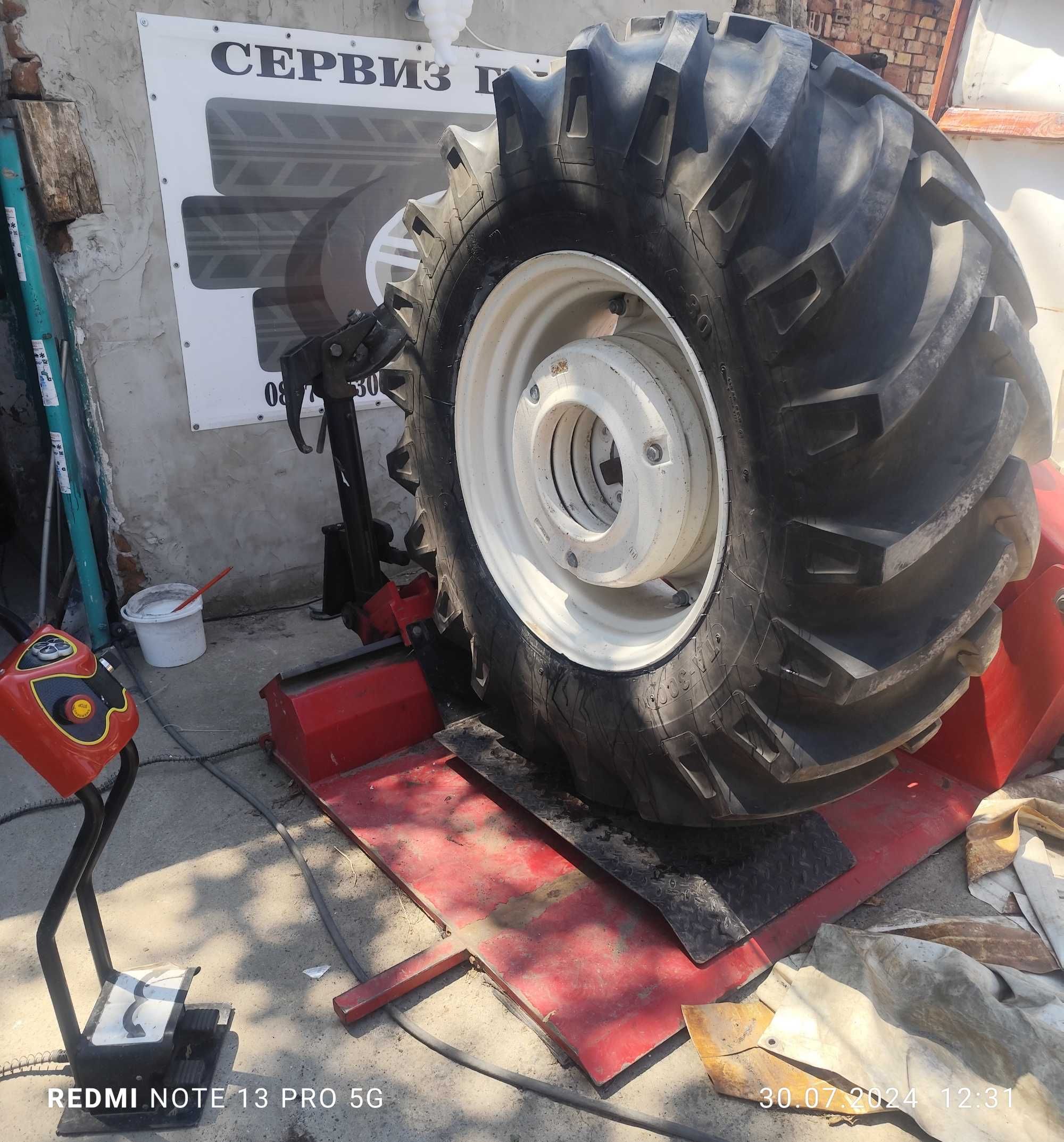 Машна за демонтаж и монтаж на агро гуми