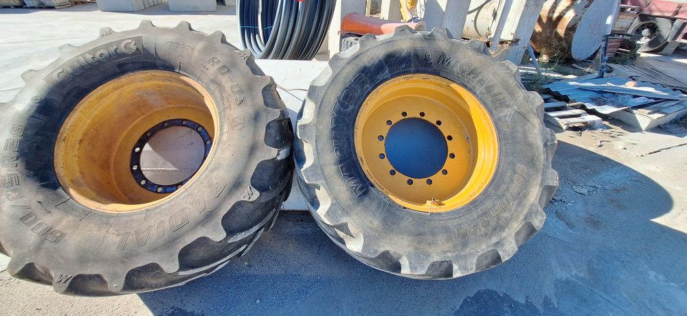 Джанти  18 w 28 с 12  болта и с гуми , свалени от Liebherr