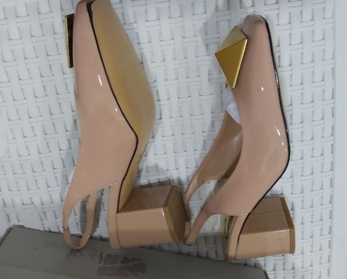 Pantofi Valentino-piele naturală-Reducere la jumătate de preț!