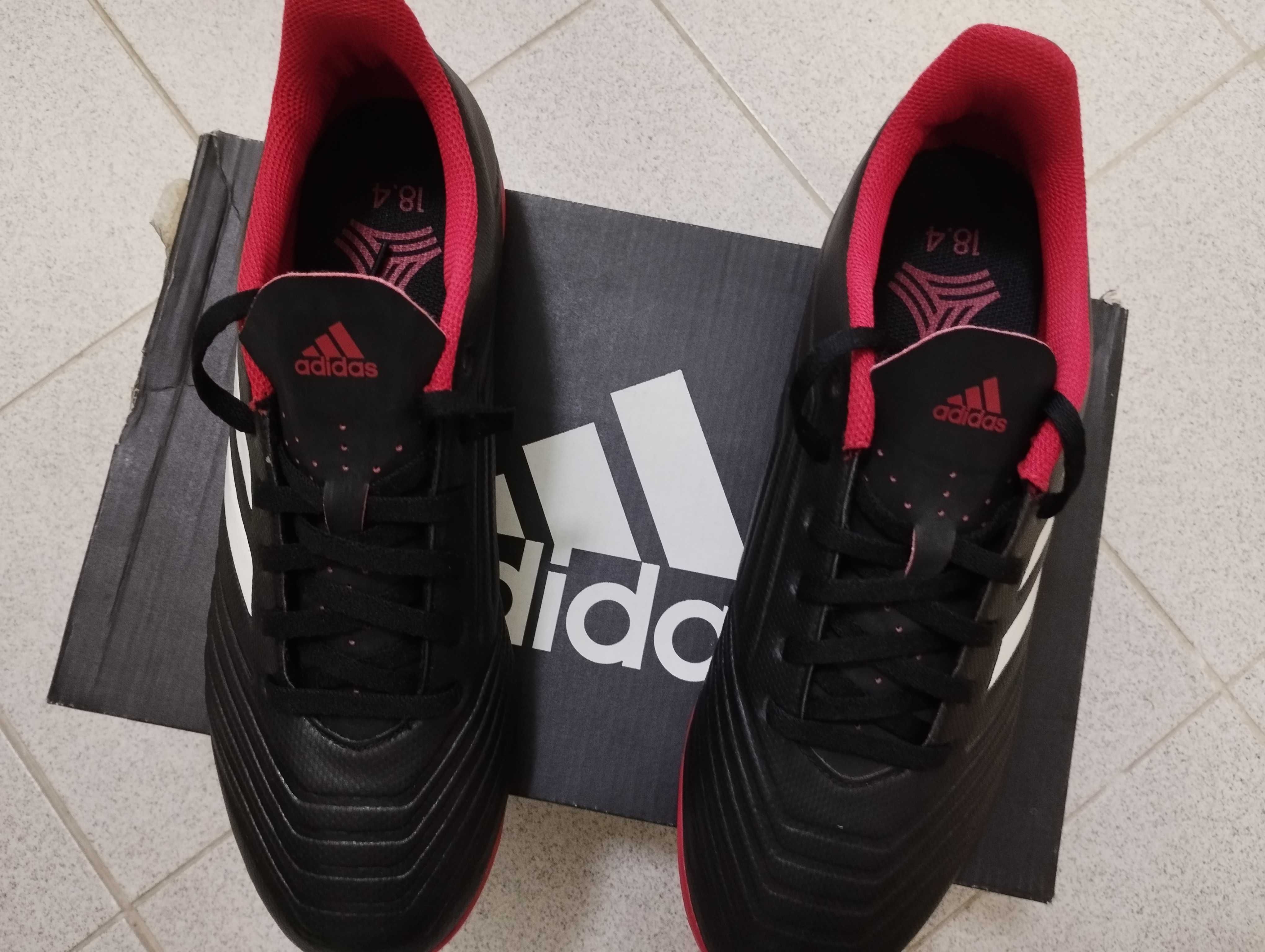 Футболни обувки Adidas Predator