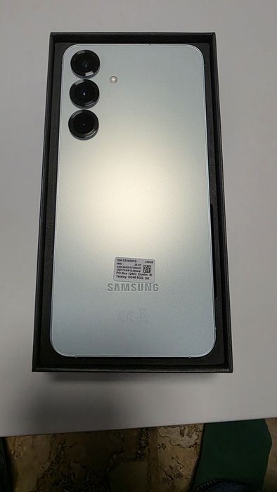 Vând Samsung Galaxy S25 Plus