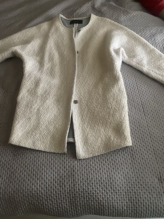 Бяло палтенце- отговаря на s размер reserved