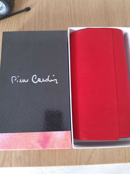 Portofel nou Pierre Cardin piele naturala rosu, in cutie originala