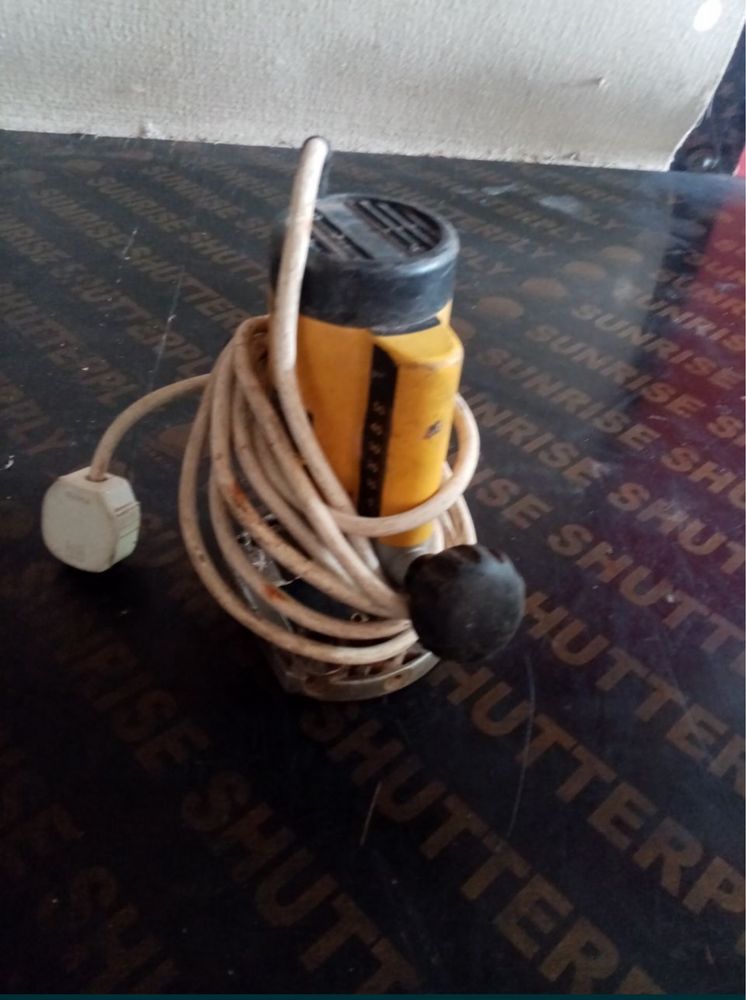 Обррфееза 12 цанга деволт DEWALT 220волта перфектно състояние