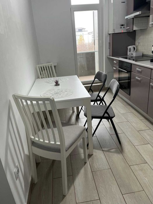 Apartament modernă cu balcon