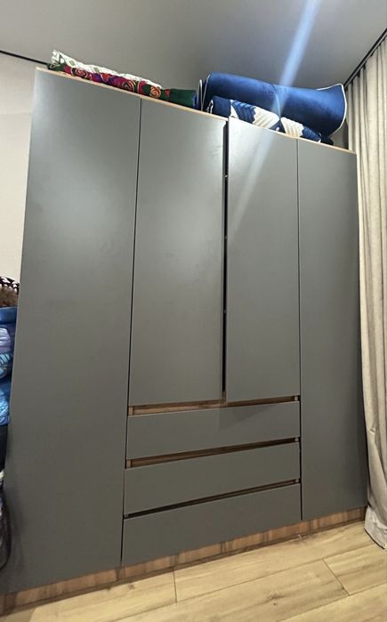 Продаётся шкаф срочно !