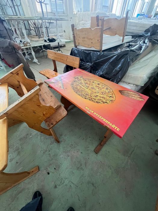 Трапезна маса с 2 бр. Пейки ( комплект)