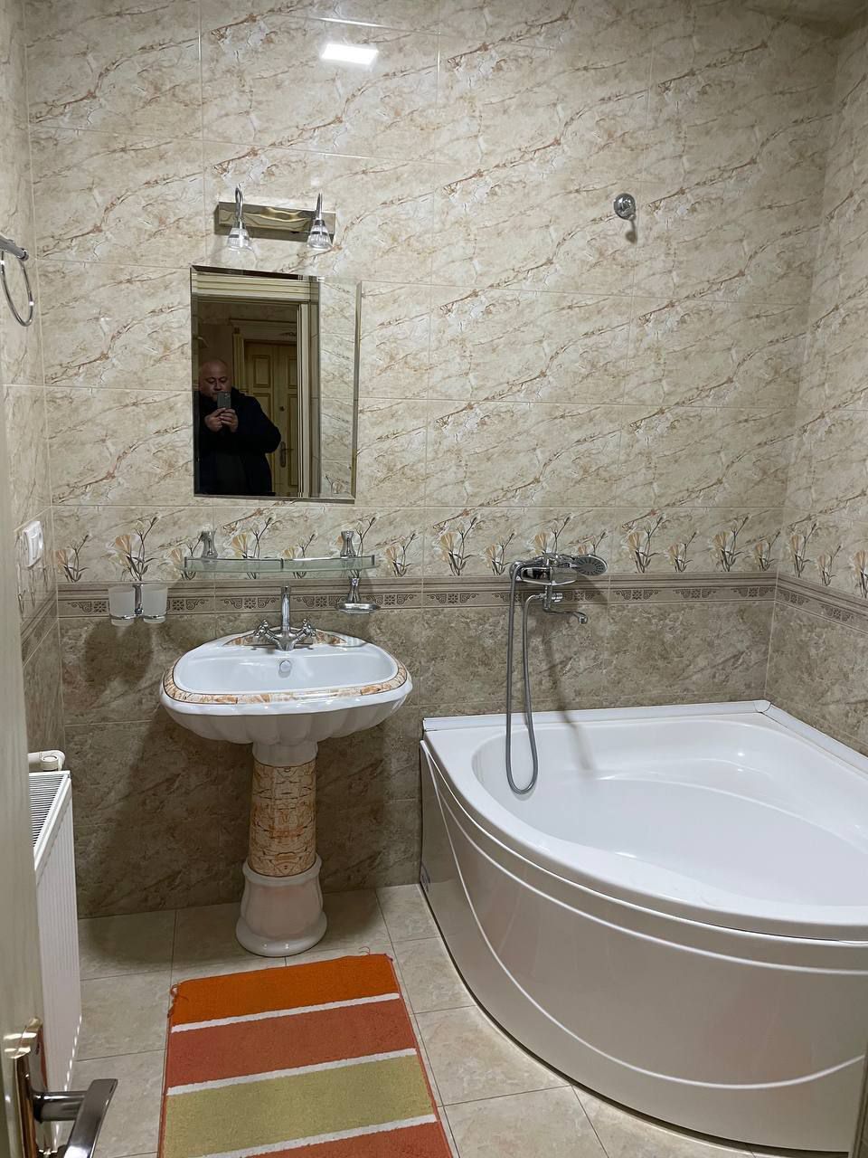 Продаю квартиру 4/5/7 в Центре 136м2, на Себзаре Голден Хаус.