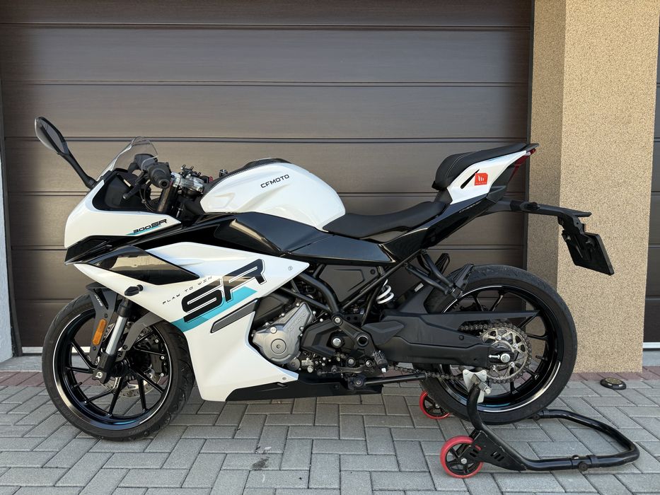 CF MOTO 300 sr cat A2