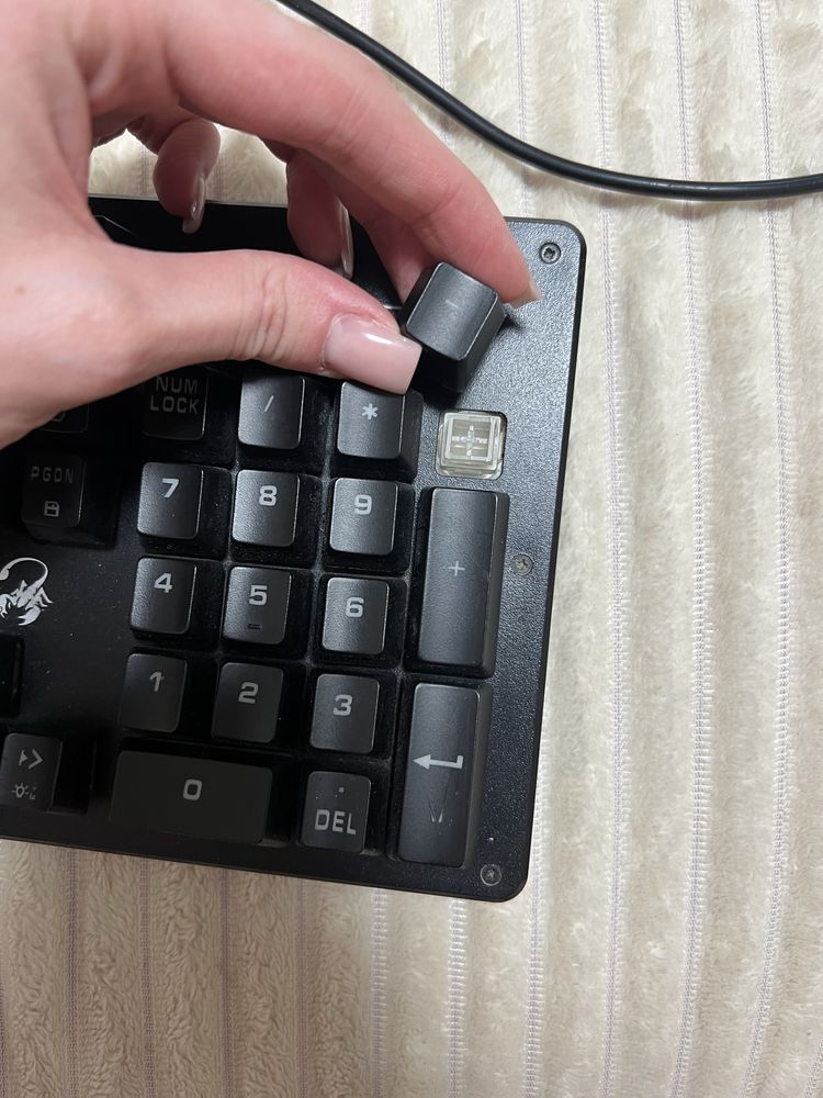 Продам игровую клавиатуру