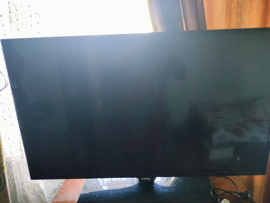 "Samsung "2013 г.выпуска плазменный в рабочем состоянии диаметром 109