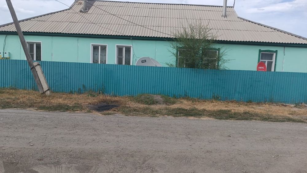 Продаётся дом  2-х квартирный 20 млн. Адильбаева 72-2. Есть торг.