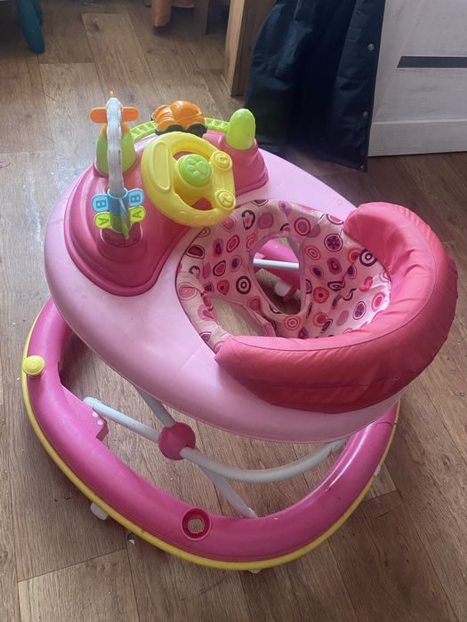 Продам детскую коляску и ходунки в отличном состоянии