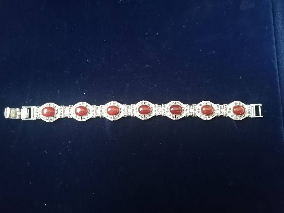 Сребърна гривна с полукъпоценни  камъни корнеол