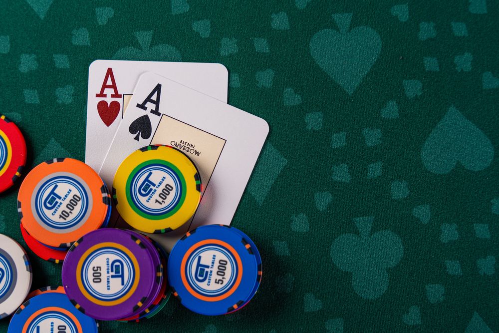 Jetoane poker la comanda personalizate cu LOGO tau CustomTables.eu