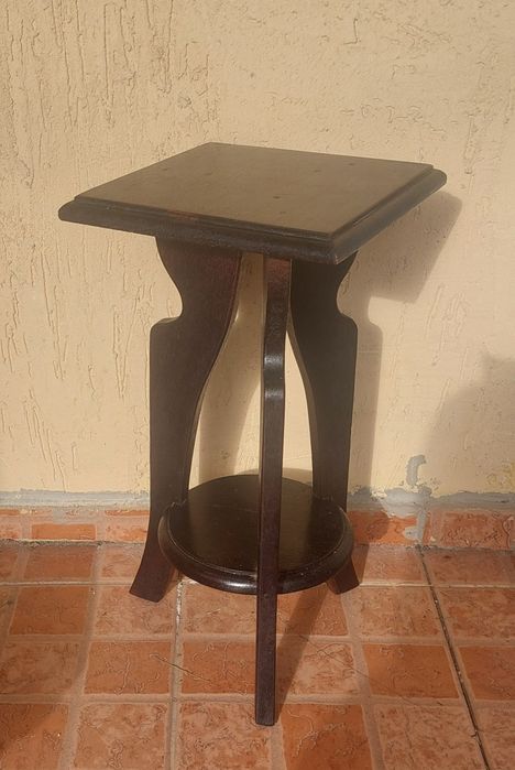 Vând măsuță vintage din lemn de abanos.. Proveniență Italia.