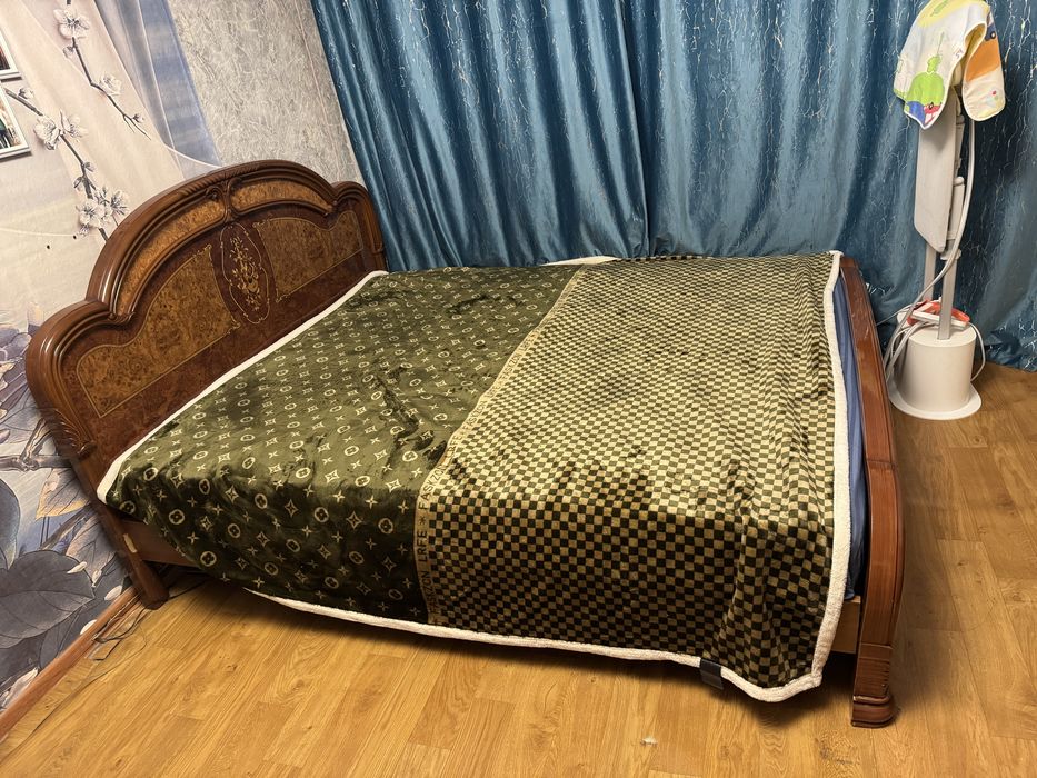 Продам итальянскую кровать Б/у