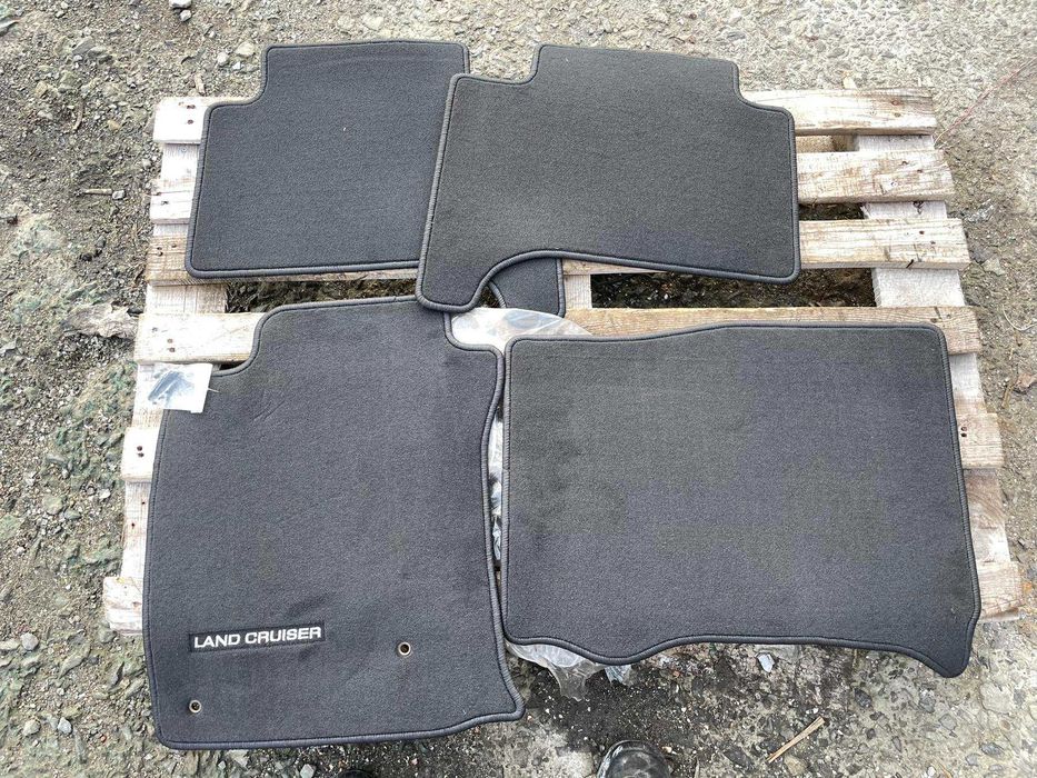 Текстилни Мокетни Стелки Toyota Land Cruiser Черно Оригинал