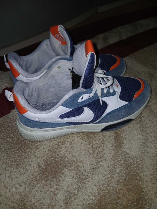 Vand adidasi Nike, in stare buna, marime 41.