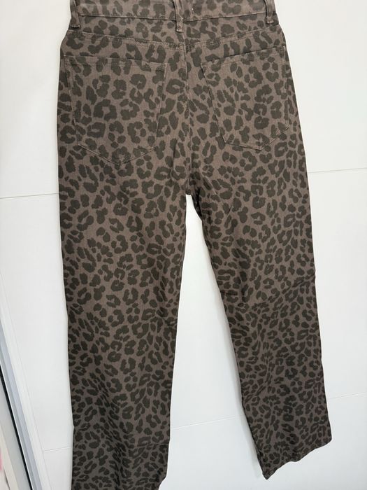 Pantaloni animal print - noi, fara eticheta - marime S