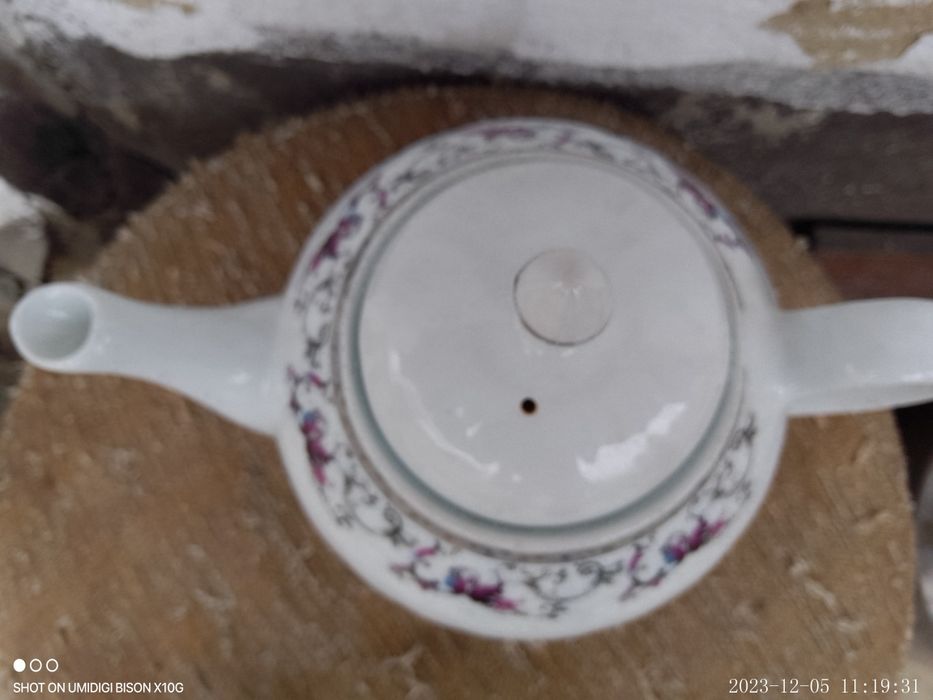 Чайник фарфоровый.