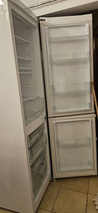 Vand combina frigorifica Samsung, 600 ron, funcționează imp