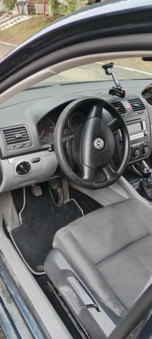 Vând sau schimb Volkswagen Jetta