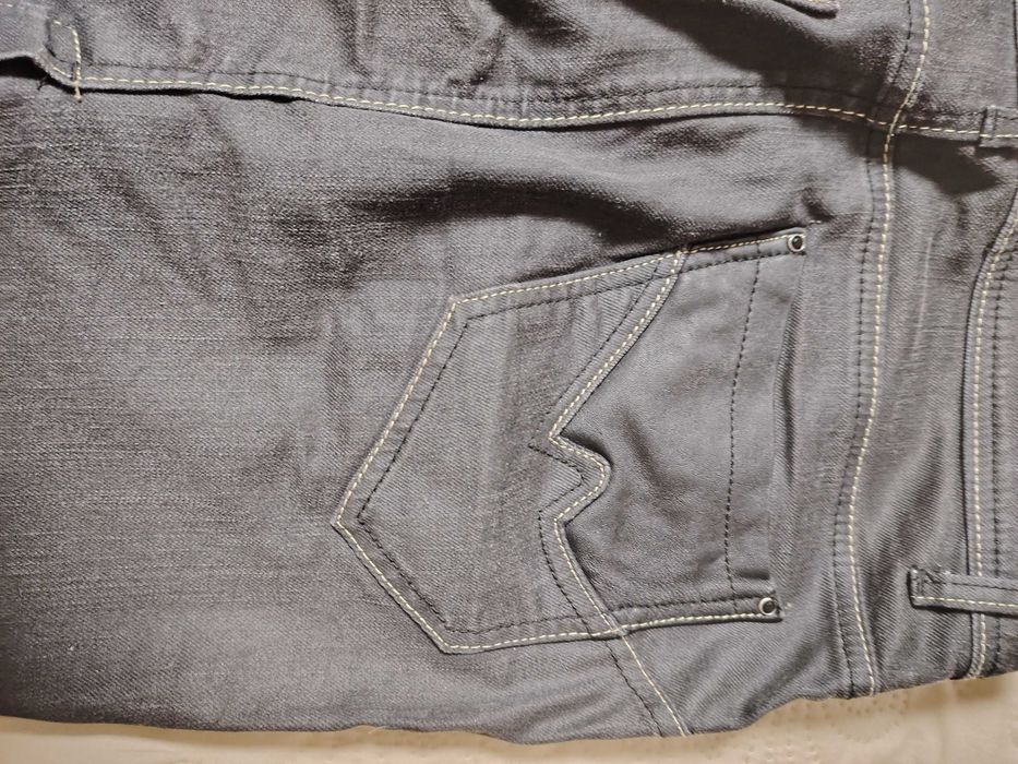 Дамска пола комбинирана с кожа като нова