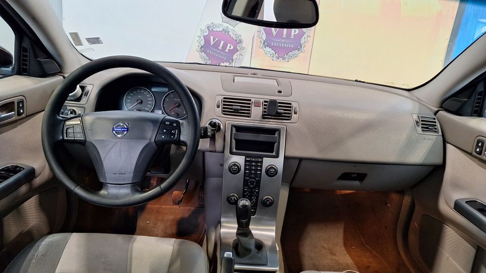 Volvo v50 T5 220 коня