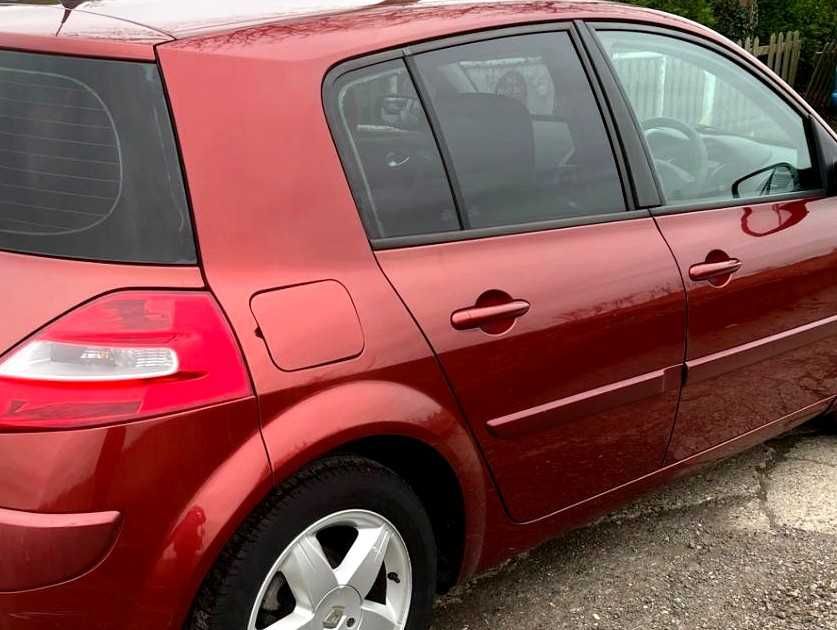 Renault Megane 2 hatchback, usa usi portiere, geam, geamuri, coltare.