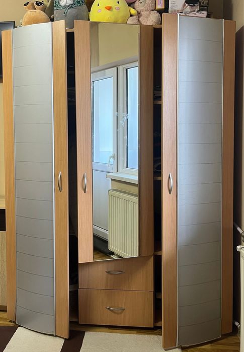 Vând mobilier diferite corpuri