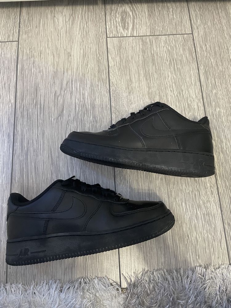 Air force 1 triple black marimea 39