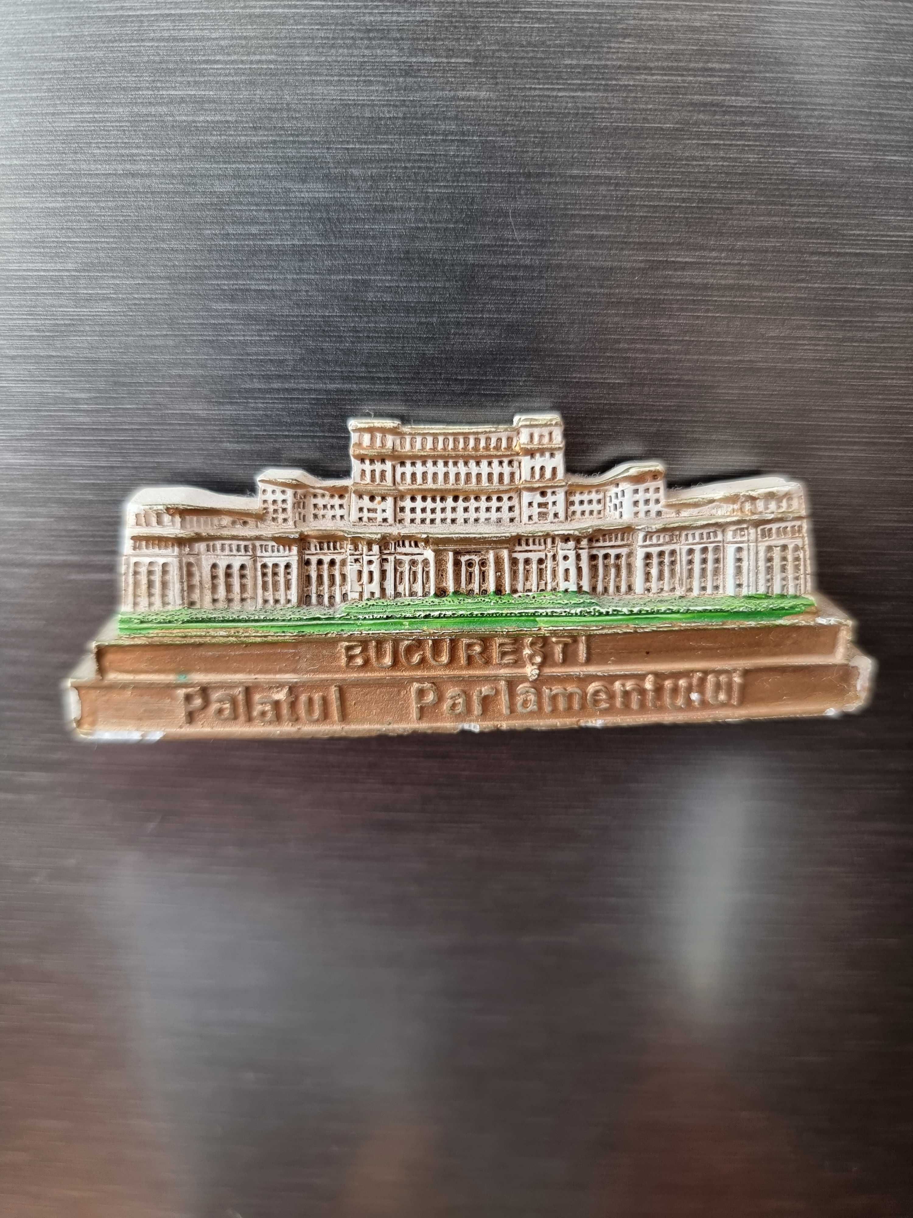 Magnet frigider ceramic in relief - PALATUL PARLAMENTULUI Bucuresti