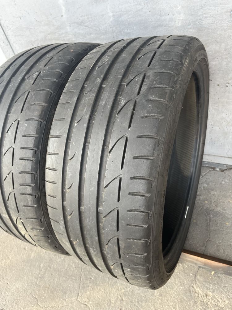 2 бр. летни гуми 225/35/18 Bridgestone AO DOT 2217 5 mm
