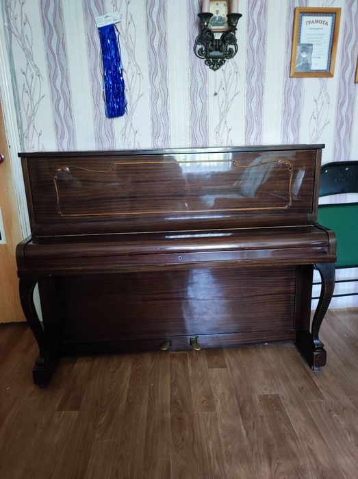 Срочно продается немецкое фортепиано