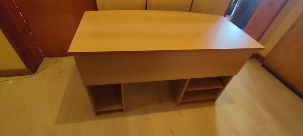 Дървено бюро втора употреба